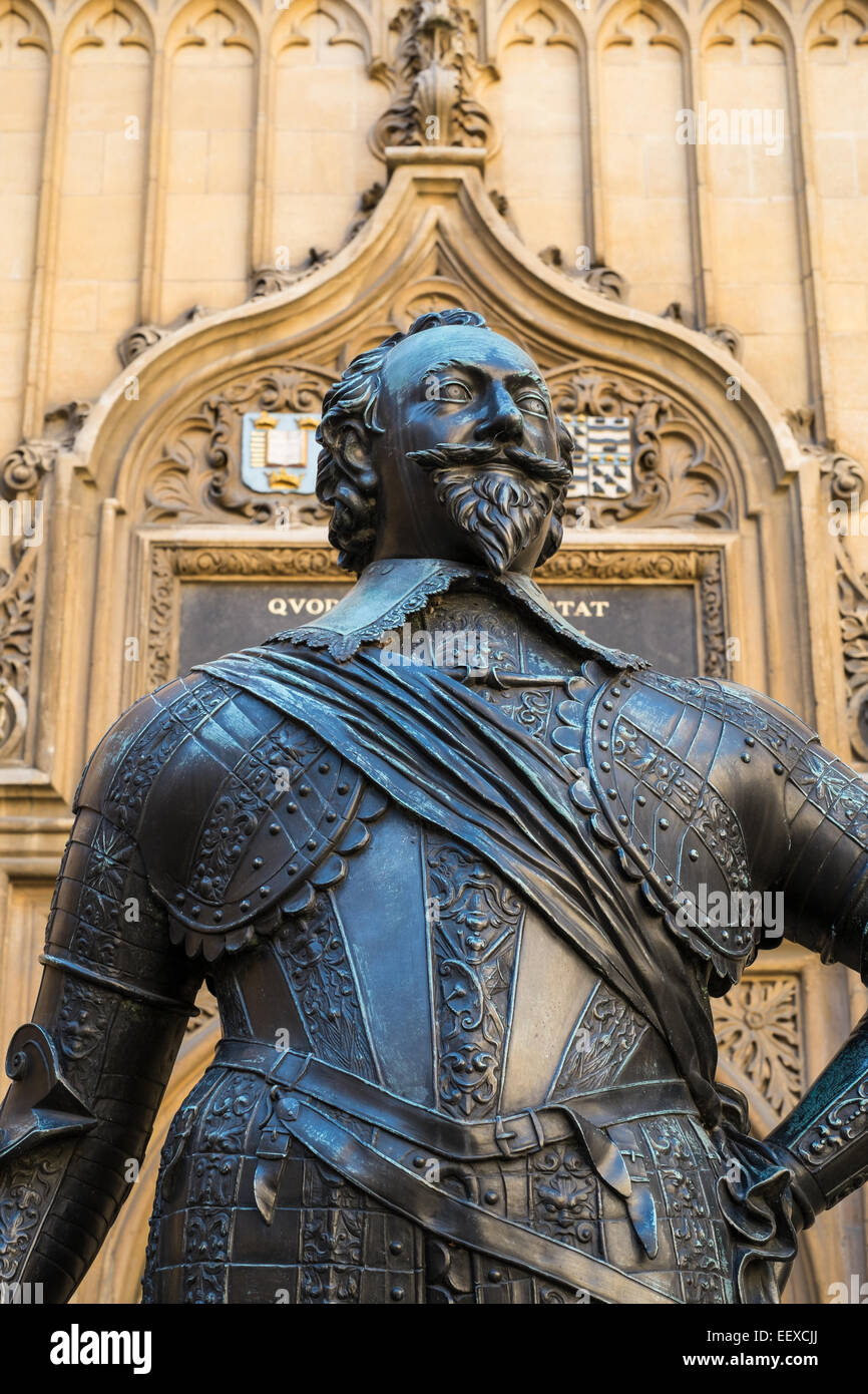 Statue of The Earl of Pembroke, founder of Pembroke College, in The Bodleian Library courtyard, at Oxford University, Oxfordshir Stock Photo