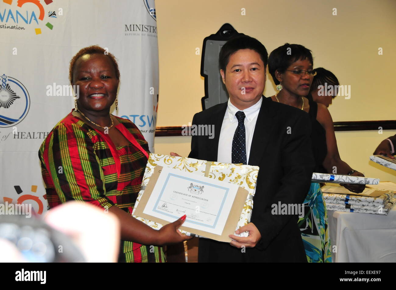 Gaborone, Botswana. 22nd Jan, 2015. Botswana's Health Minister Dorcas Makgato (L) presents a certificate of appreciation to a member of the 13th Chinese medical team during a farewell ceremony in Gaborone, capital of Botswana, Jan. 22, 2015. © Lyu Tianran/Xinhua/Alamy Live News Stock Photo