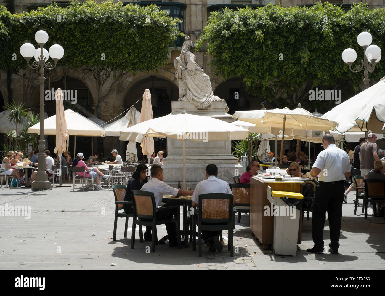 Cafes and restaurants at Queen