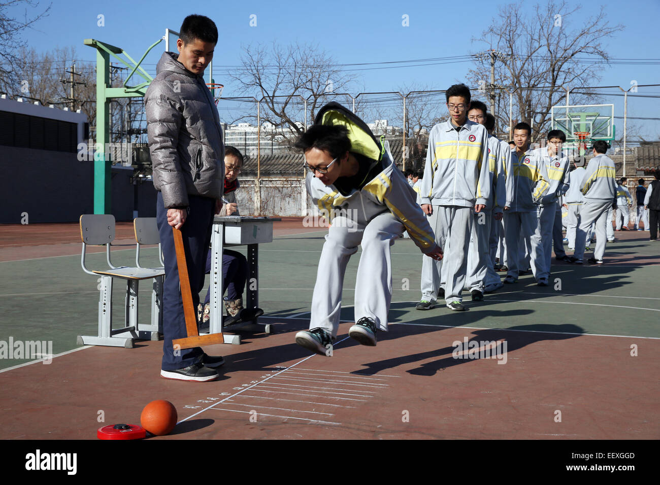 Standing long jump hires stock photography and images Alamy