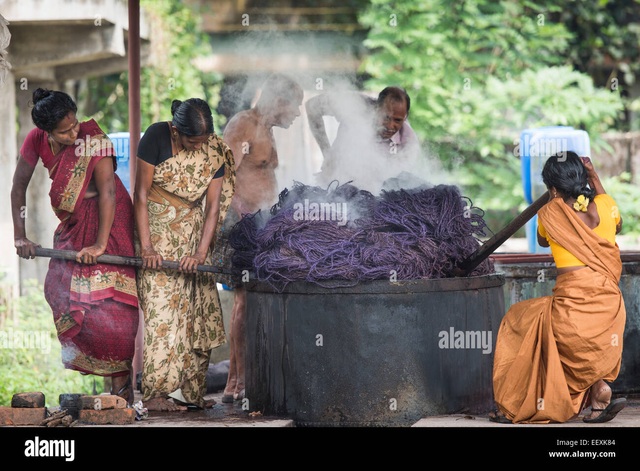 Dyeing of ropes made of coconut fibres or coir, coconut fibre industry, factory, Alappuzha, Kerala, India, Asia Stock Photo