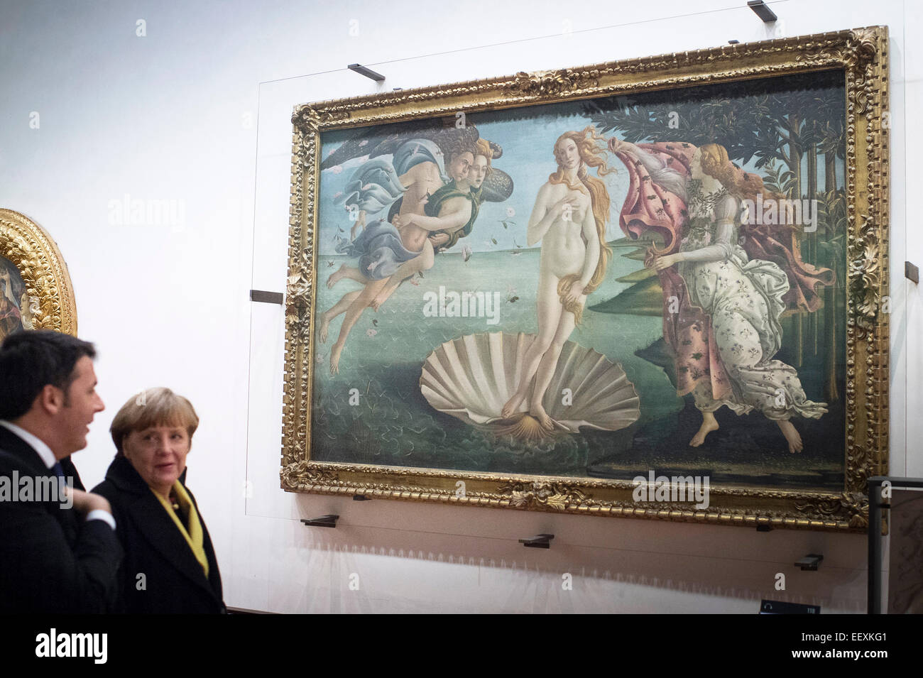 Florence, Italy. 22nd Jan, 2015. HANDOUT - Chancellor Angela Merkel and the Italian Prime Minister Matteo Renzi look at the painting 'Birth of Venus' by Sandro Botticelli during a tour of the Uffizi Gallery in Florence, Italy, 22 January 2015. Photo: Bundesregierung/Bergmann/dpa ( in connection with current reporting and with mandaory source credit: 'Photo: Bundesregierung/Bergmann/dpa') - NO WIRE SERVICE -/dpa/Alamy Live News Stock Photo