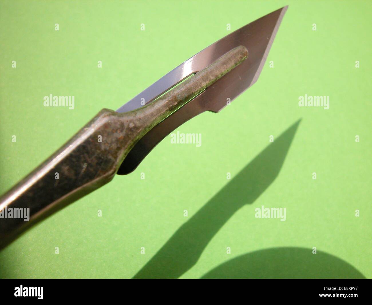 how sharp is a surgical scalpel