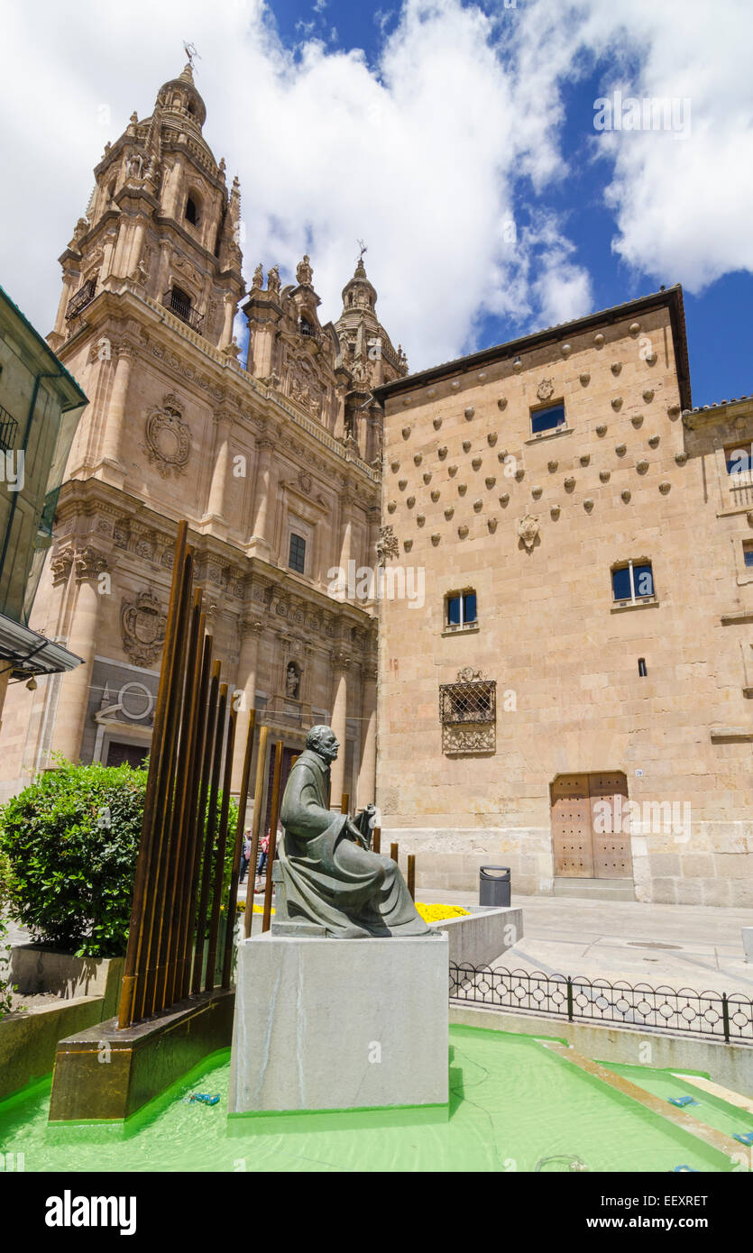 Monument to Francisco de Salinas in front of the Casa de las Conchas and  La Clerecia, Salamanca, Castile and Leon, Spain Stock Photo