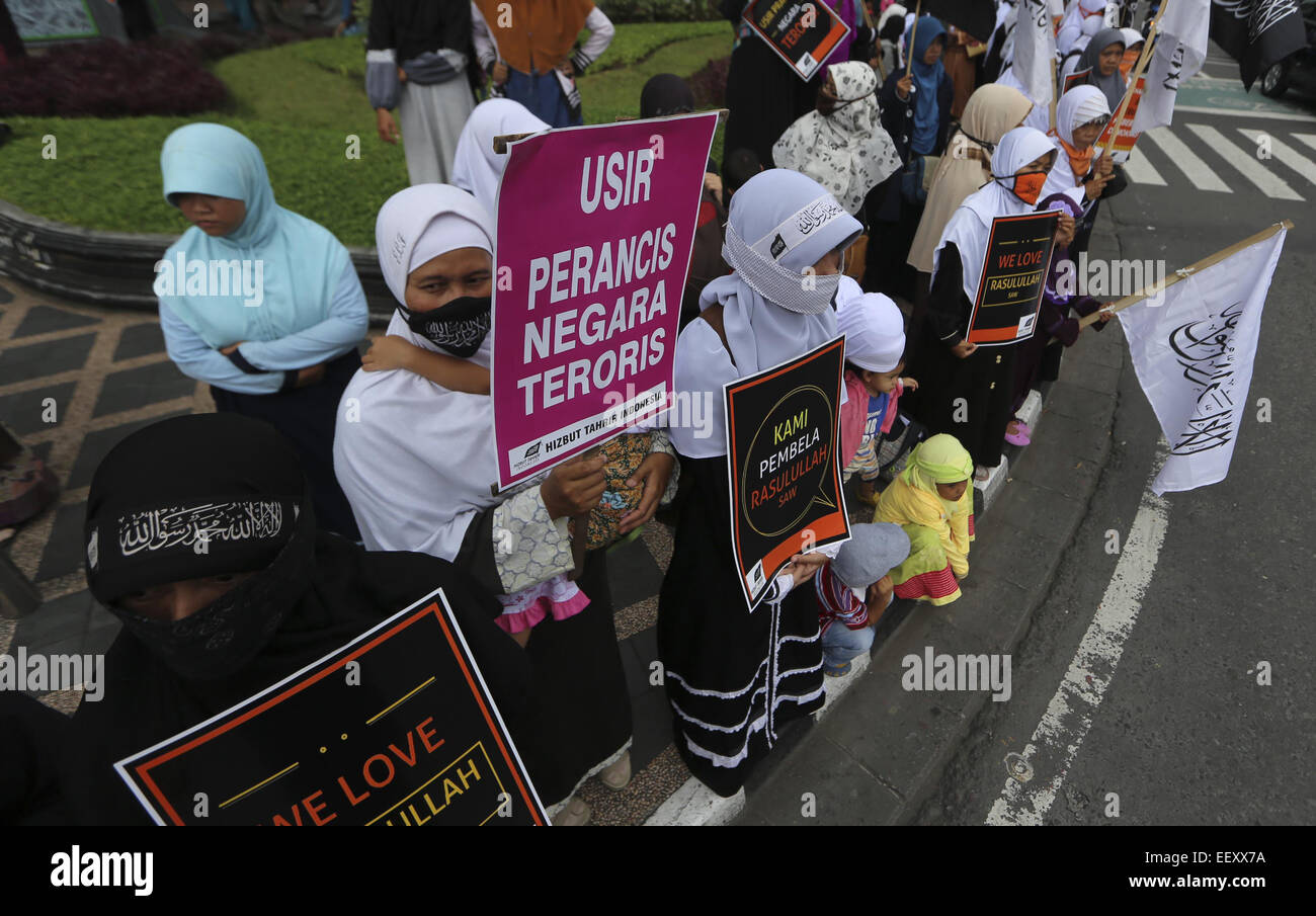 Yogyakarta, Indonesia. 23rd Jan, 2015. Indonesia muslim Hizbut Tahrir held anti Charlie Hebdo protest on January 23, 2015 in Yogyakarta, Indonesia. They demanded the editor of Charlie Hebdo and the French government to stop all forms of insult to Prophet Muhammad and exciting final issue number 3 million copies of the latest edition of the load back the cartoons of the Prophet Muhammad. Credit:  Sijori Images/ZUMA Wire/Alamy Live News Stock Photo