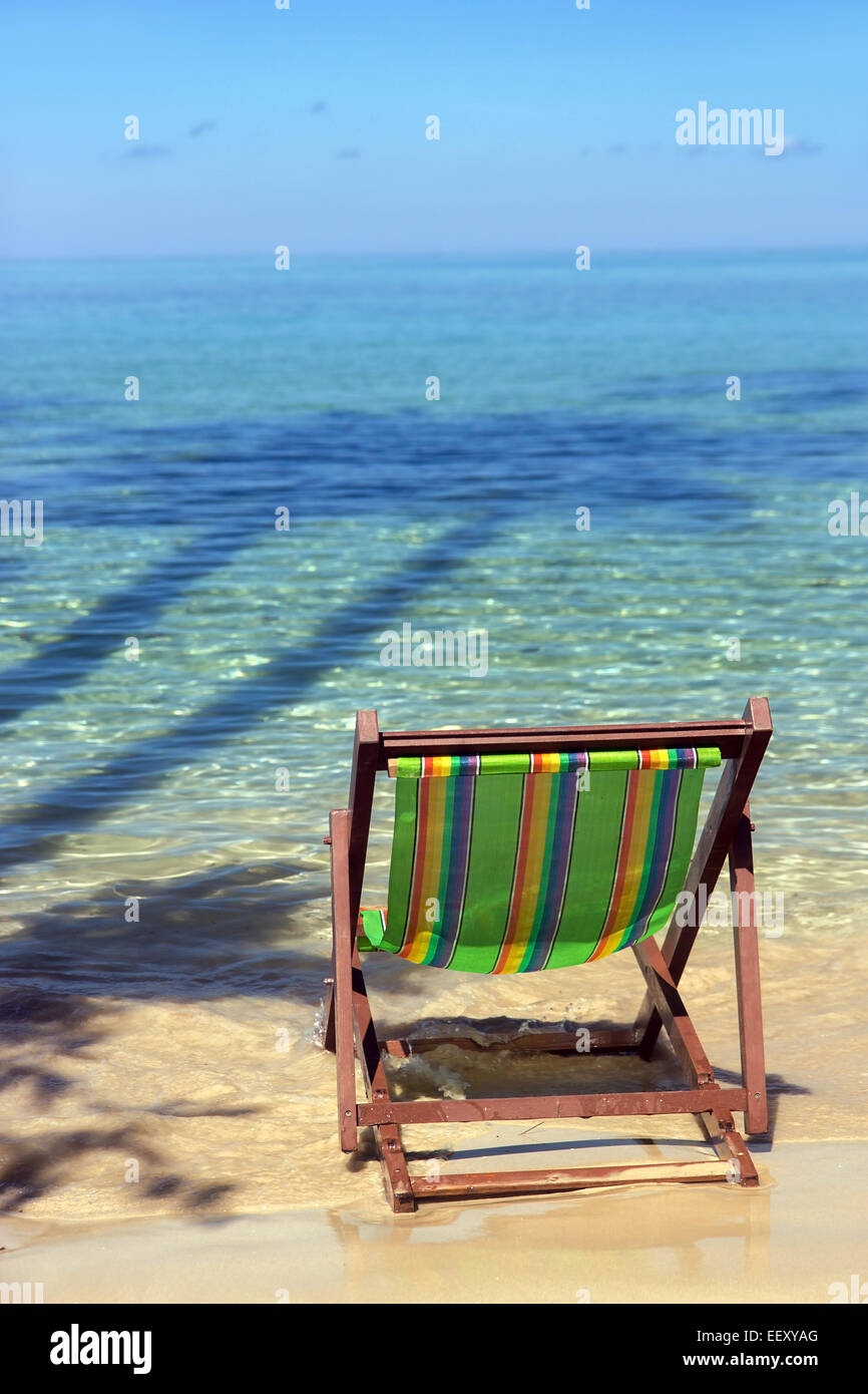 Empty deck chair hi-res stock photography and images - Alamy