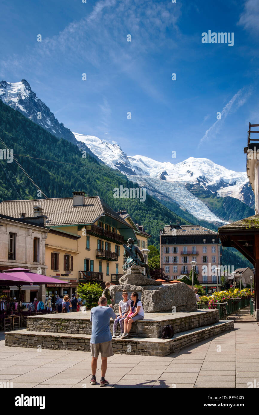 Man take photo of his family in Chamonix, French Alps, France with Mont Blanc behind Stock Photo