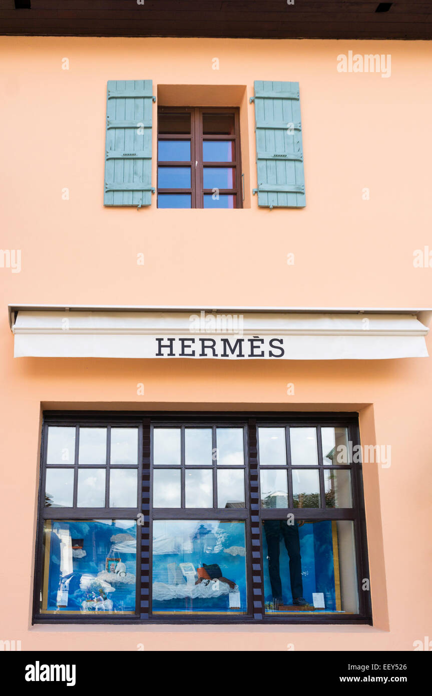 Hermes store fashion clothing hi-res stock photography and images - Alamy