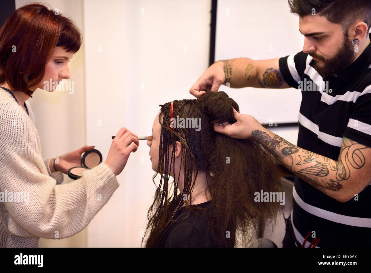 Market braiding hair hi-res stock photography and images - Alamy