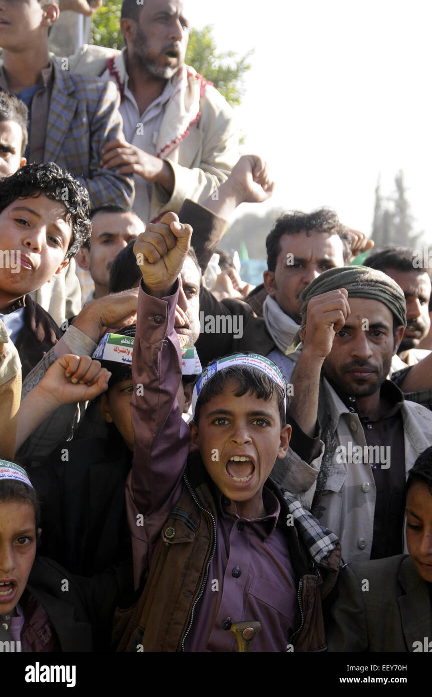 Sanaa, Yemen. 23rd Jan, 2015. Followers of the Shiite Houthi group shout slogans during a demonstration in Sanaa, Yemen, on Jan. 23, 2015. Yemeni President Abd-Rabbu Mansour Hadi on Thursday night submitted his resignation to the parliament amid standoff with the Shiite Houthi group who control the capital. © Hani Ali/Xinhua/Alamy Live News Stock Photo