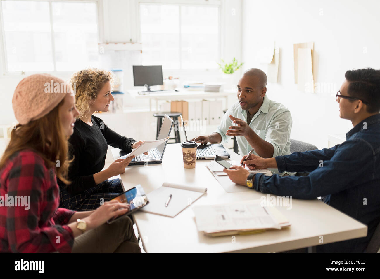 Office meeting hi-res stock photography and images - Alamy