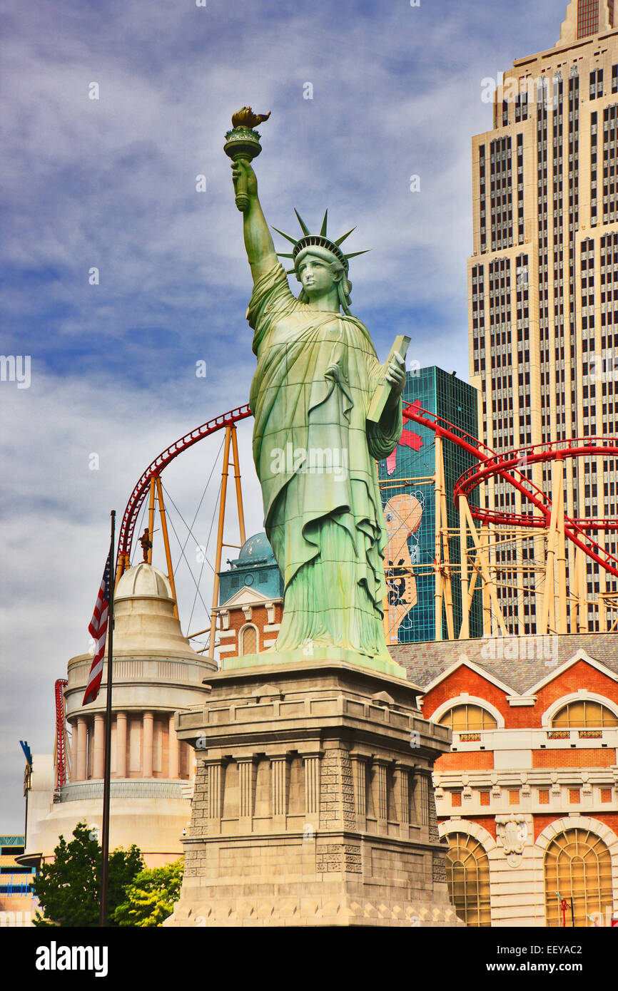 Replica Statue of Liberty in front of the New York New York Hotel & Casino  in Las Vegas Stock Photo - Alamy