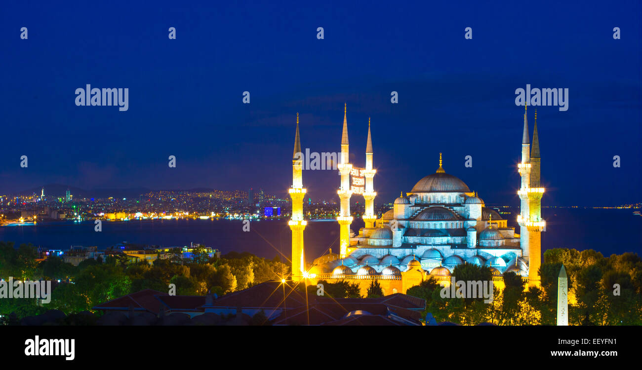 Blue Mosque at sunset in Istanbul, Turkey, Sultanahmet district Stock ...