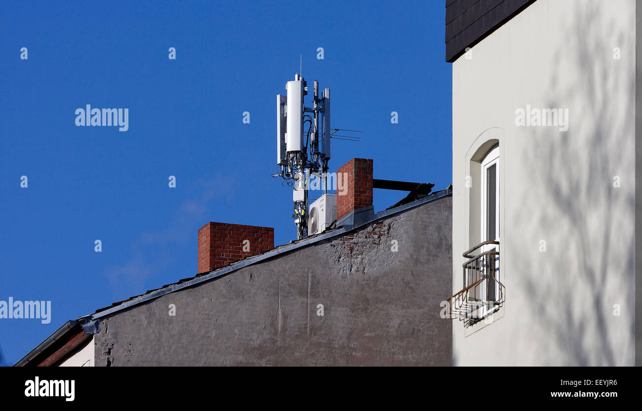Cellular antenna on roof Stock Photo - Alamy