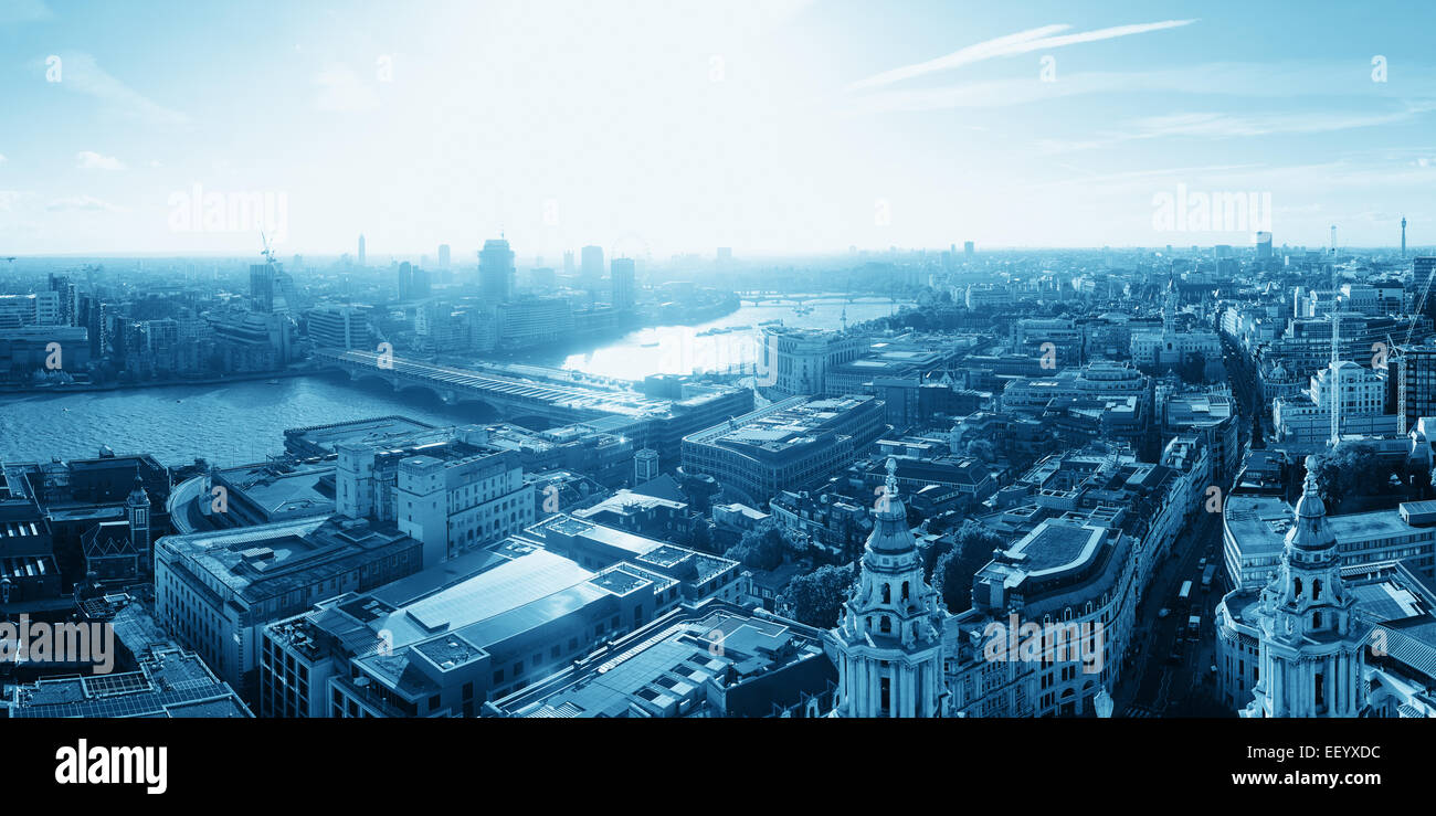 London rooftop black and white hi-res stock photography and images - Alamy