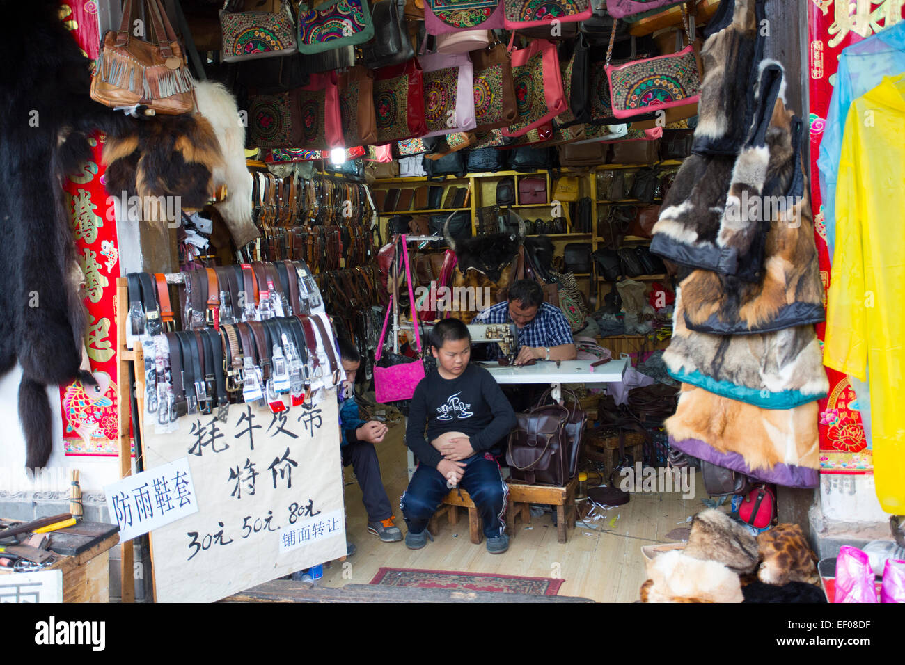 market in lijiang, Yunnan china Stock Photo - Alamy