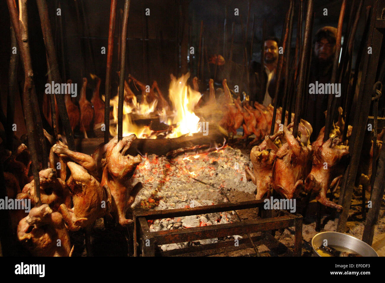 Quetta. 24th Jan, 2015. Pakistani people buy roasted chicken in southwest Pakistan's Quetta, Jan. 24, 2015. © Asad/Xinhua/Alamy Live News Stock Photo