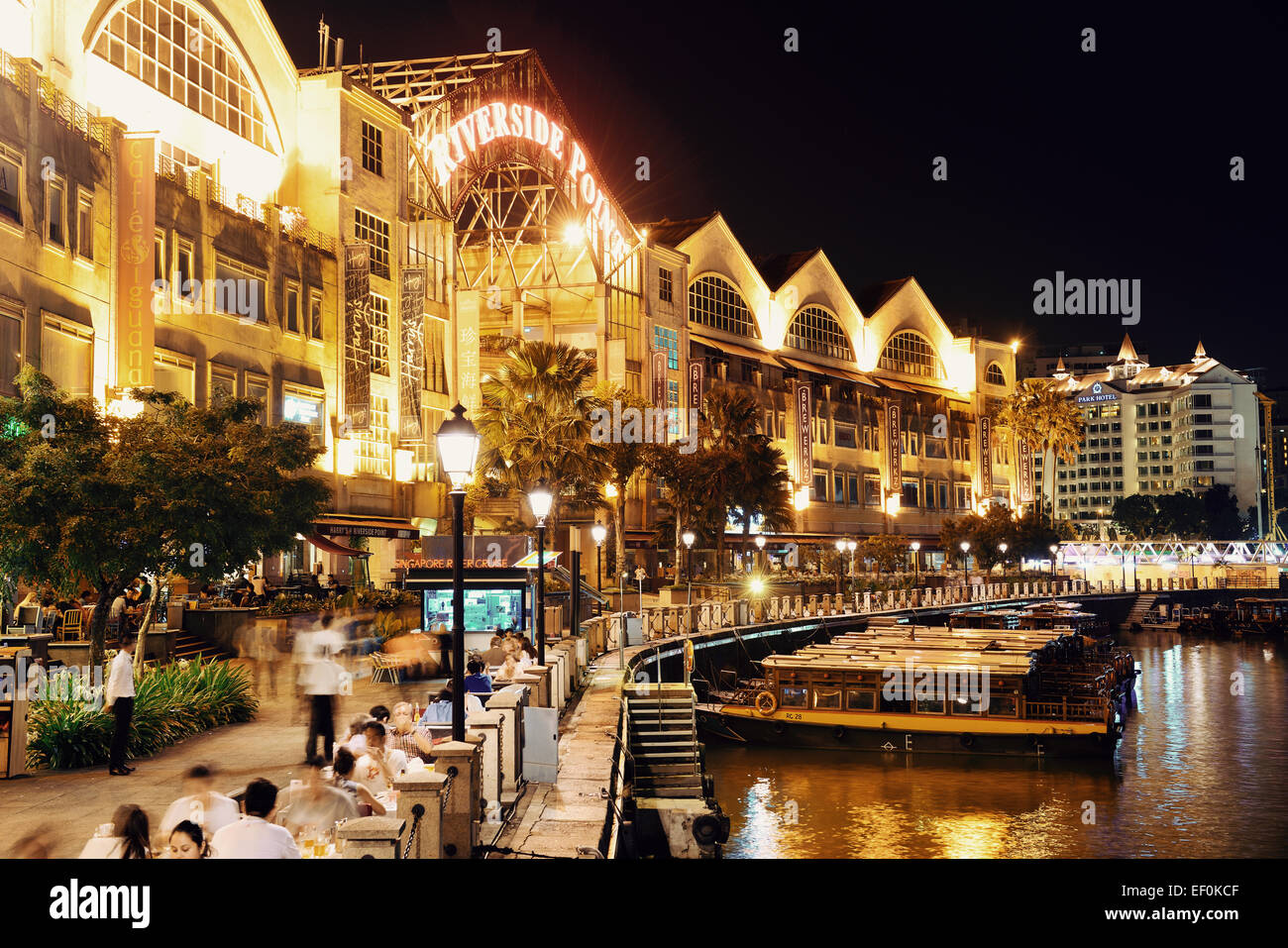 SINGAPORE - APR 5: Clarke Quay at night with street view and restaurant ...