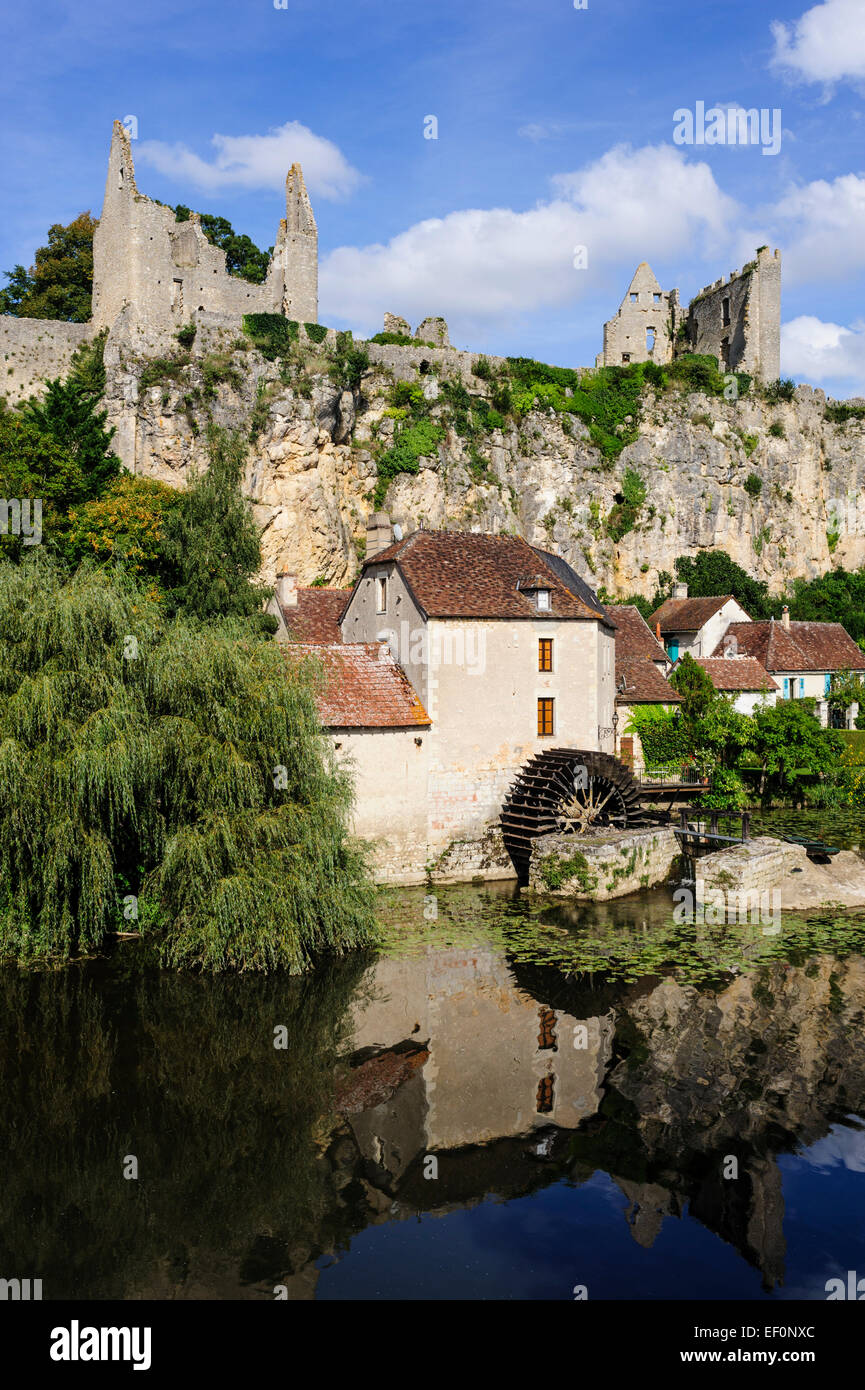 France, Poitou, Vienne, Angles-sur-l'Anglin, the fortress and the old watermill on the river Anglin Stock Photo