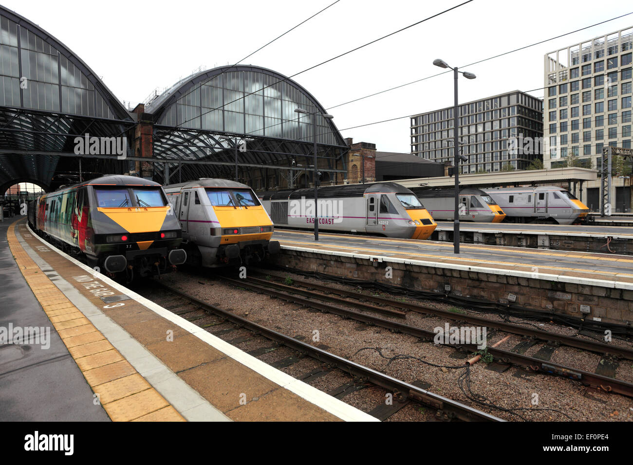 91111 in the For the Fallen livery, Kings Cross railway station, East