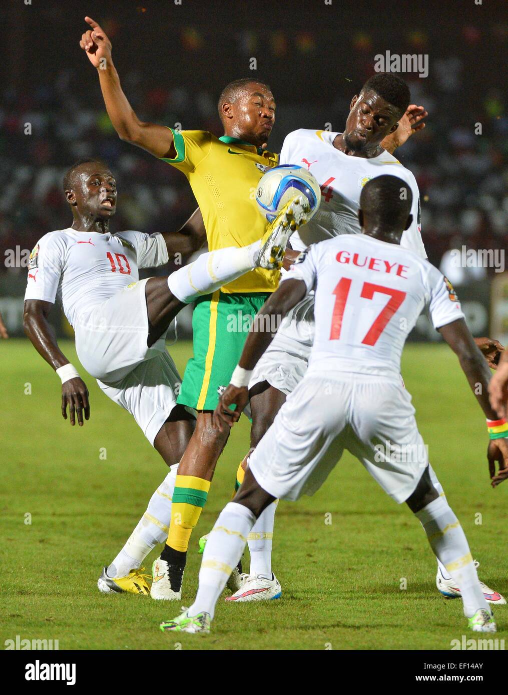 Equitorial Guinea. 23rd Jan, 2015. African Cup of nations football. South Africa versus Senegal. Sibusiso Vilakazi (AFS) challenged by Alfred J.M. John M. Ndiaye - Sadio Mane and Idrissa Gana Gueye (SEN) © Action Plus Sports/Alamy Live News Stock Photo