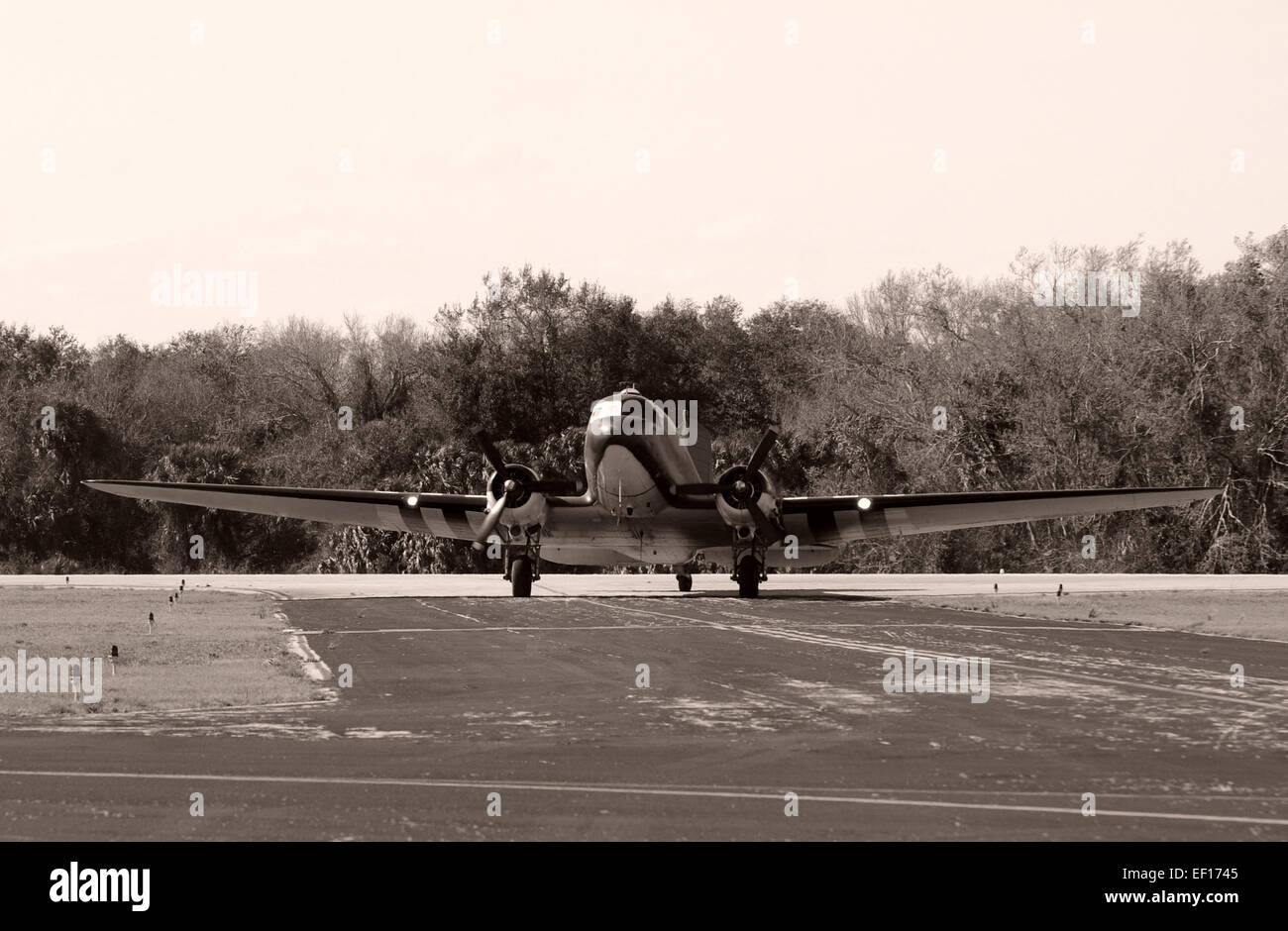 Vintage airplane sepia hi-res stock photography and images - Alamy