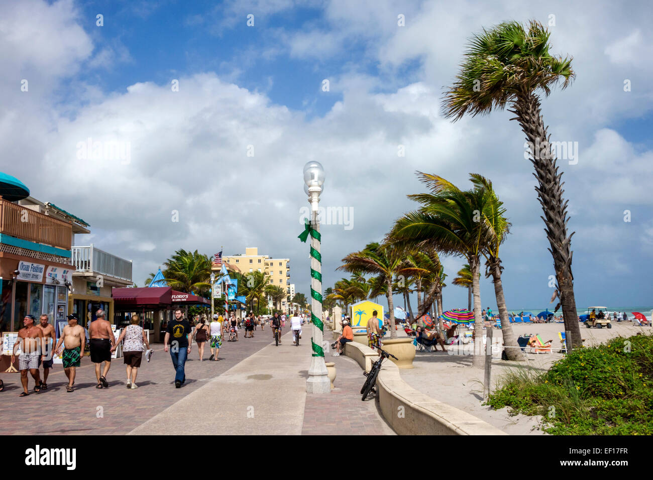 Hollywood Florida North Broadwalk boardwalk pedestrian - Hollywood Floridanorth Broadwalkboardwalkpedestrian Waywalkingatlantic EF17FR