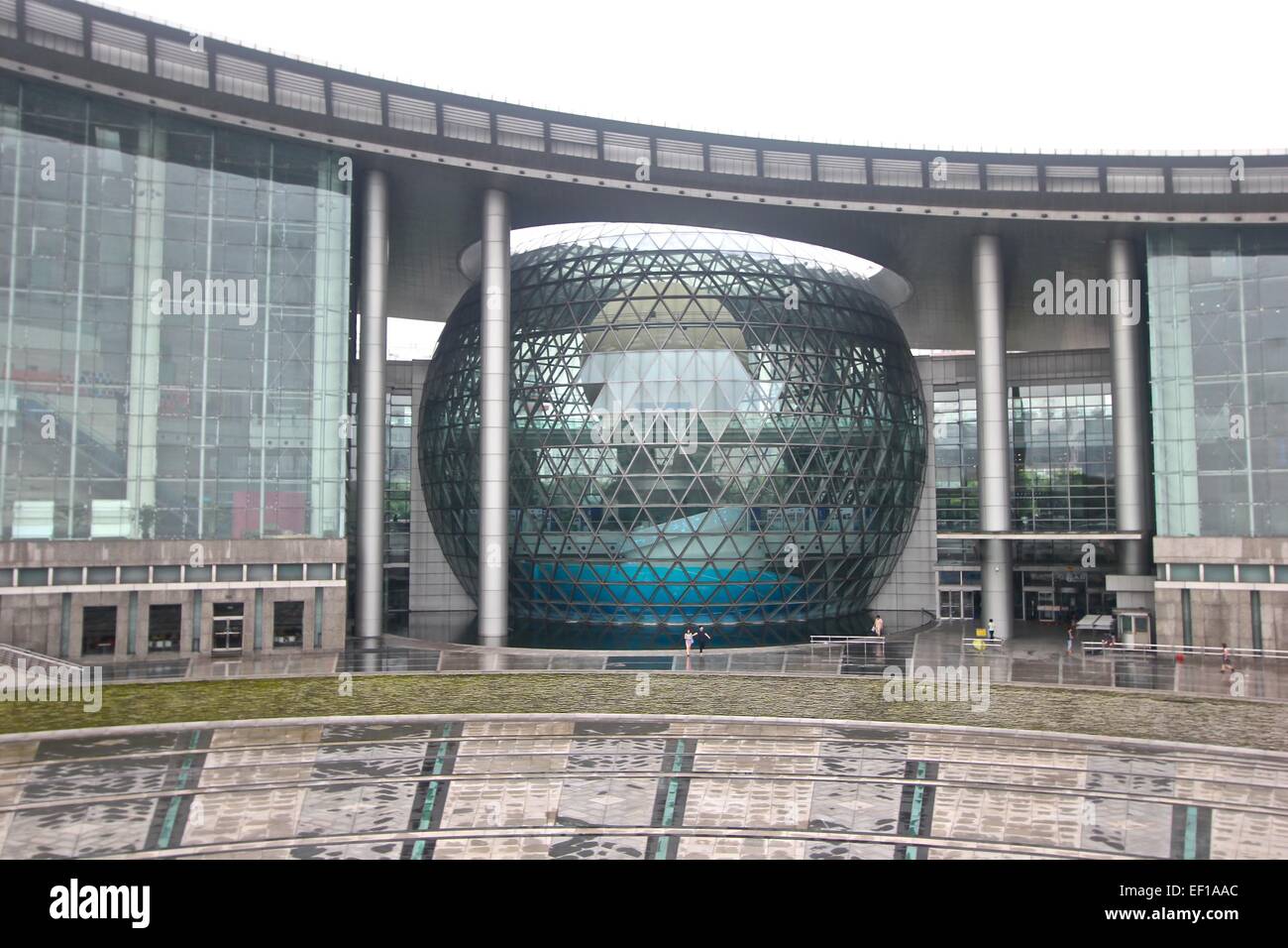 Музей науки и технологии в шанхае. Шанхайский выставочный центр внутри. Музей науки и технологии в шанхае. Шанхайский музей техники. Шанхайский музей науки и технологий.