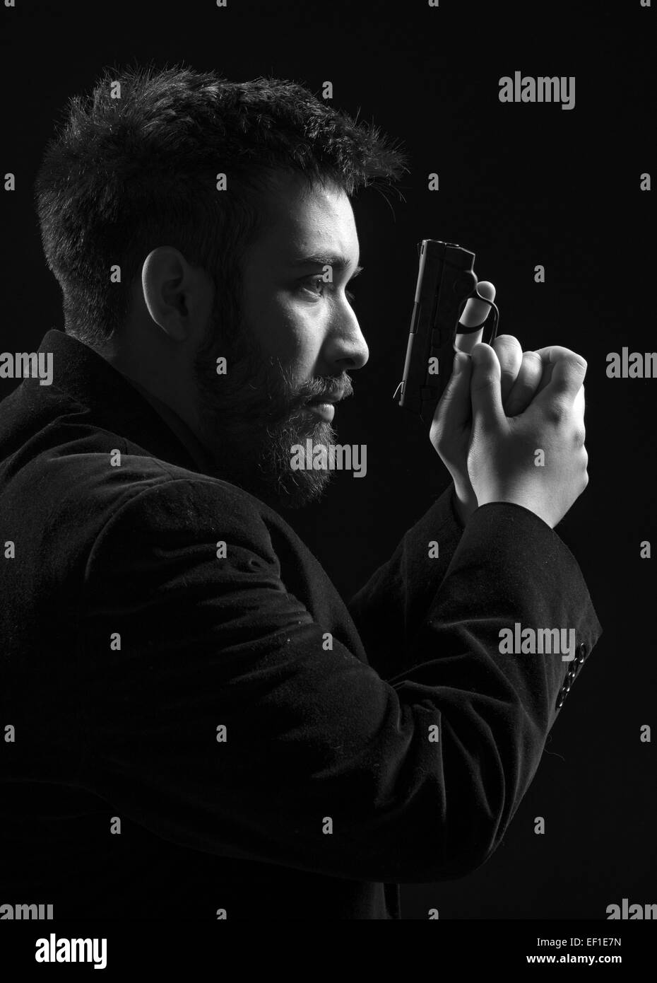 Facing sideways hires stock photography and images Alamy