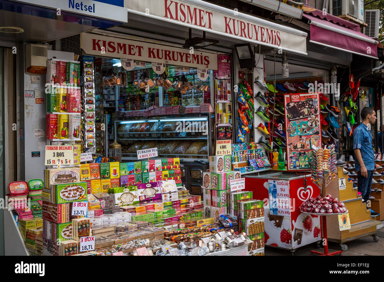Shop in sultanahmet istanbul hi-res stock photography and images - Alamy