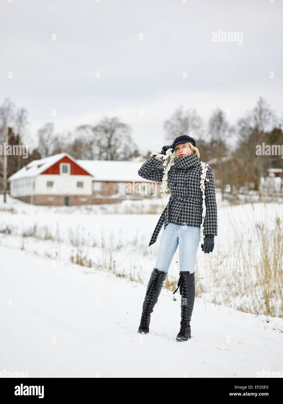 Woman gloves cold mature hi-res stock photography and images - Page 4 -  Alamy