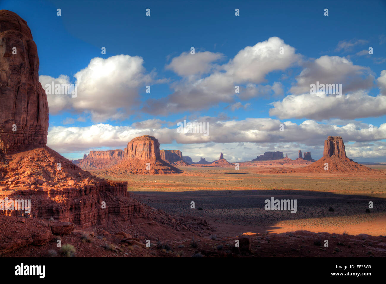 Overview from North Window Overlook, Elephant Butte (left), Monument Valley Navajo Tribal Park, Utah, USA Stock Photo