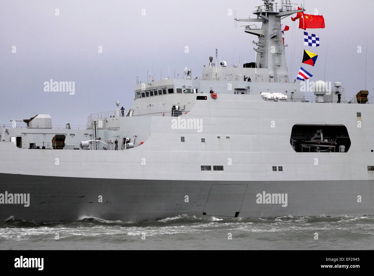 AJAXNETPHOTO. 16TH JANUARY, 2015. PORTSMOUTH, ENGLAND. - CHINA NAVY VISIT ENDS - PLAN AMPHIBIOUS TRANSPORT DOCK (P989) CHANG BAI SHAN LEAVES NAVAL BASE AFTER COURTESY VISIT, EN ROUTE TO KIEL, GERMANY. PHOTO:TONY HOLLAND/AJAX REF:DTH151601 2017 Stock Photo