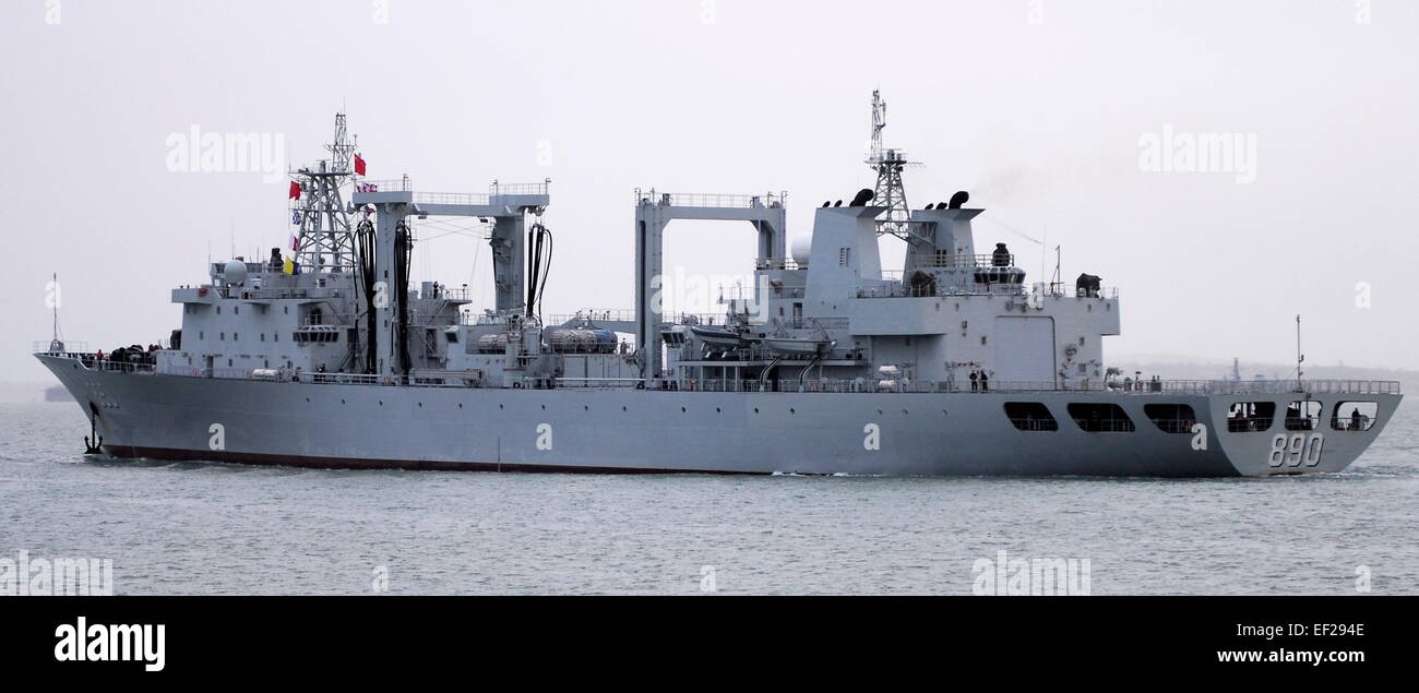 AJAXNETPHOTO. 16TH JANUARY, 2015. PORTSMOUTH, ENGLAND. - CHINA VISIT ENDS - PEOPLE'S LIBERATION ARMY NAVAL REPLENISHMENT SHIP CHAOHU (P890) LEAVES, EN ROUTE FOR KIEL, GERMANY.  PHOTO:TONY HOLLAND/AJAX REF:DTH151601 2003 Stock Photo