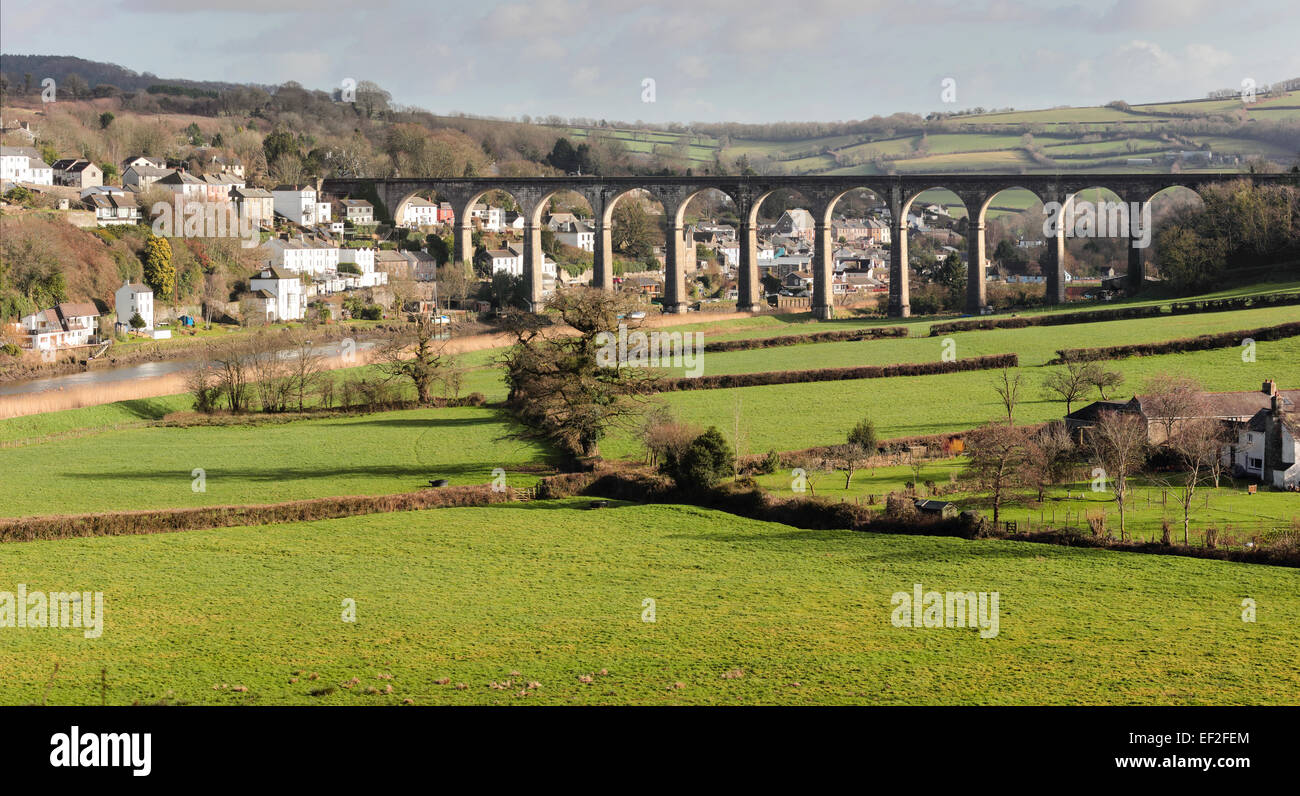 The railway viaduct at Calstock, Cornwall, that carries the Tamar Valley Line across the river Tamar Stock Photo