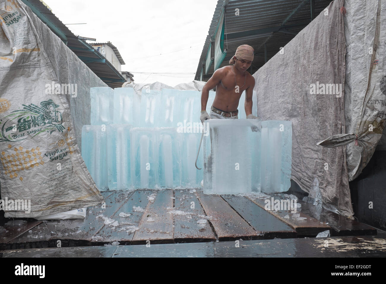 Ice Delivery at Khlong Toey or Toei Market Bangkok Stock Photo Alamy