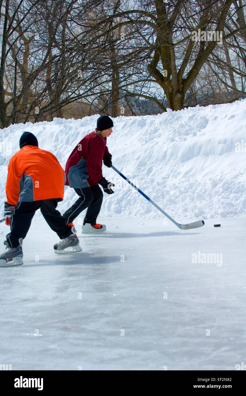 Boys play hockey outdoor hires stock photography and images Alamy