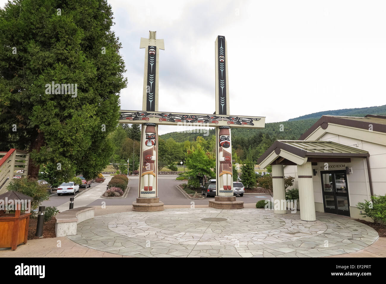 Northwest Native Expressions Art Gallery of a S’klallam tribe
