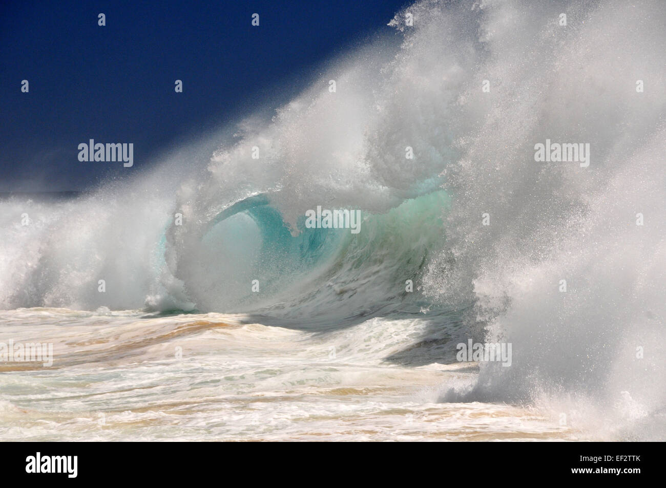 Giant swell hi-res stock photography and images - Alamy