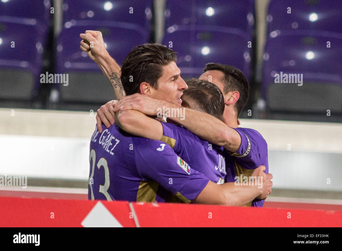 Firenze, Italy. 25th Jan, 2015. Fiorentina team group Football/Soccer : Players of Fiorentina celebrate scoring the opening goal by Mario Gomez during the Italian 'Serie A' match between ACF Fiorentina 1-1 AS Roma at Stadio Artemio Franchi in Firenze, Italy . © Maurizio Borsari/AFLO/Alamy Live News Stock Photo