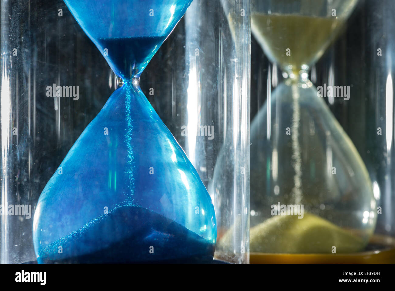 timer hourglass streaming grains of sand flowing through depicting ...