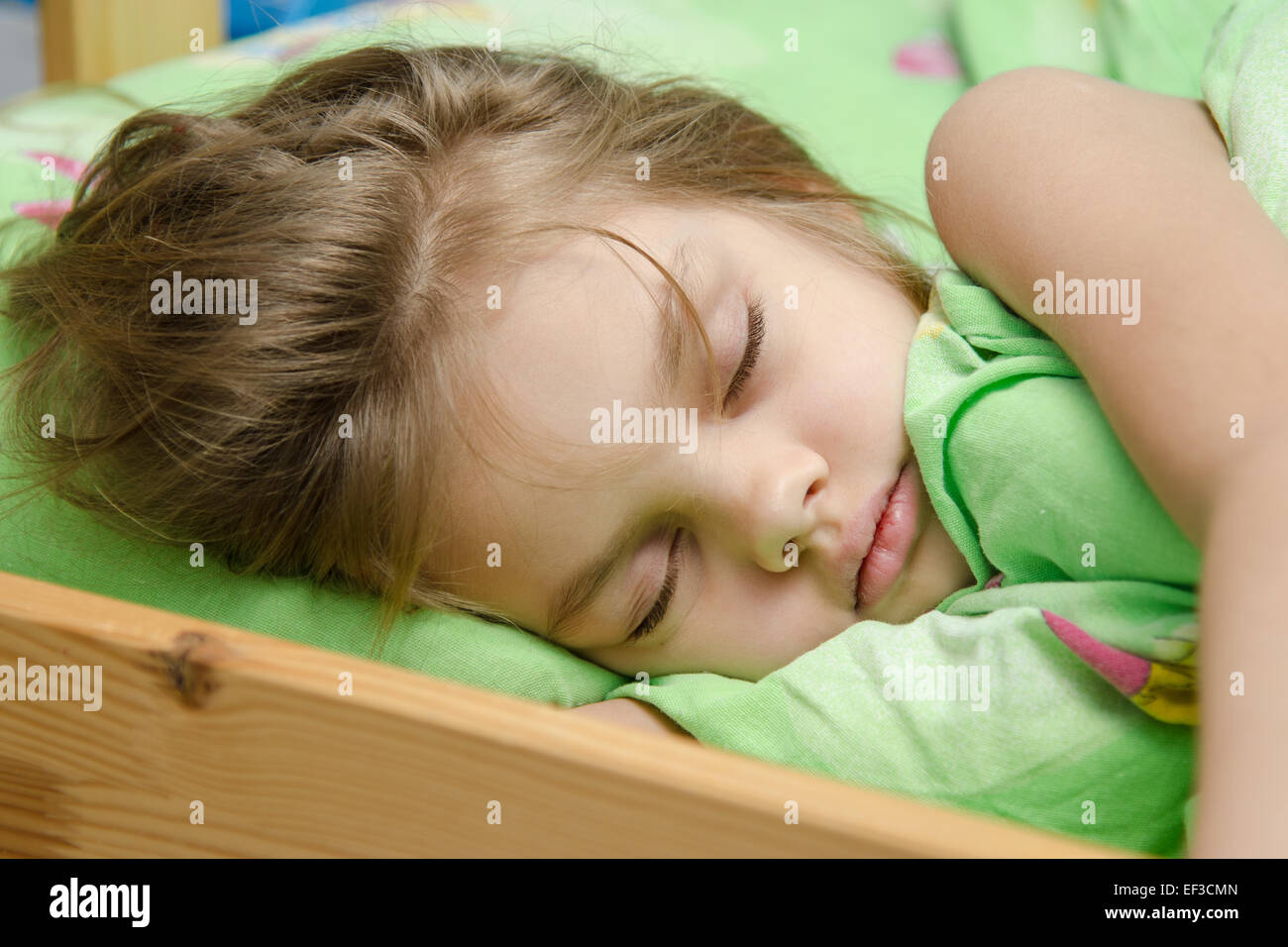 голая спящая маленькая девочка фото фото 102