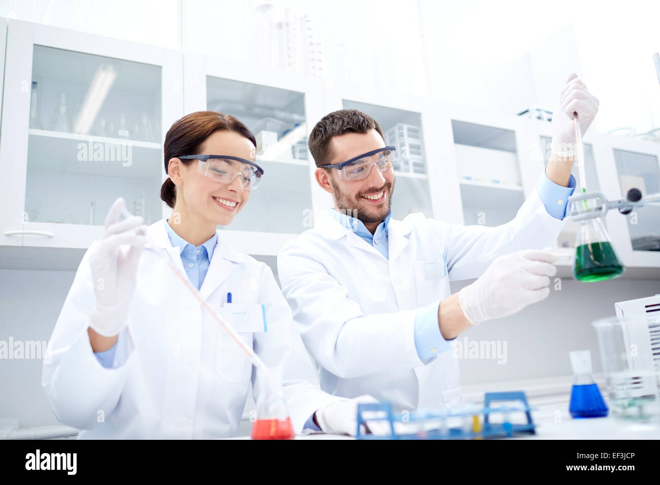 Young scientists in lab hi-res stock photography and images - Alamy