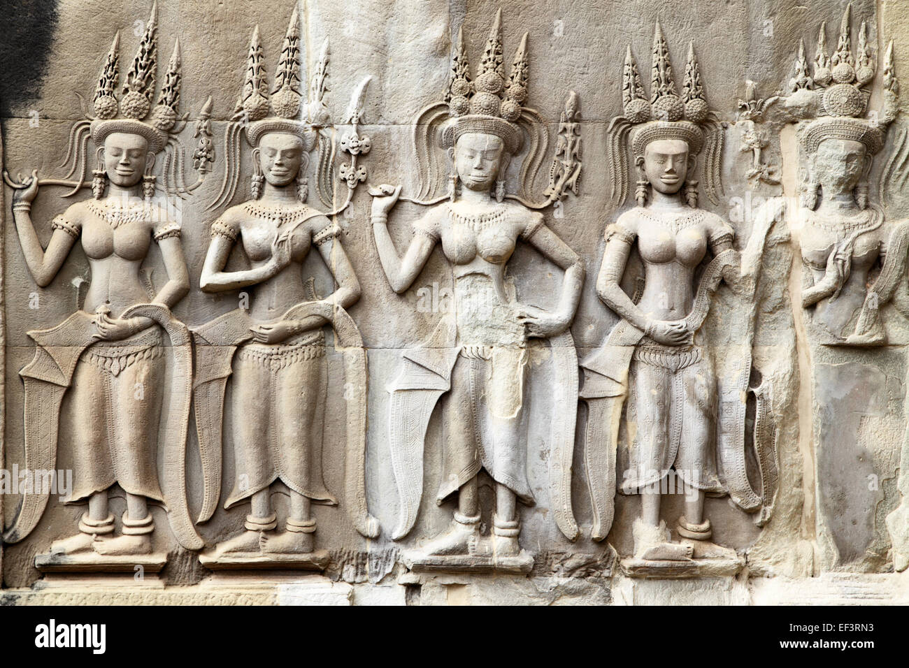 Apsaras khmer stone carving in Angkor Wat, Cambodia Stock Photo Alamy