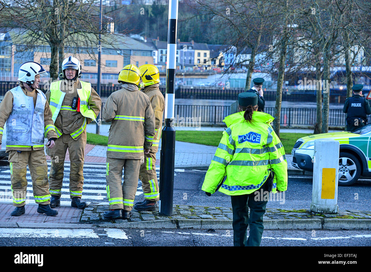 Security Alert, Londonderry, Northern Ireland, UK. 26th January, 2015. Police and emergency services are at the scene of an incident at John Street in Londonderry where they say they have concerns for the safety of a man, who claims to be armed with an explosive device. Credit:  George Sweeney/Alamy Live News Stock Photo
