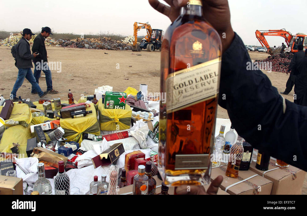Karachi. 26th Jan, 2015. A Pakistani customs official shows a seized
