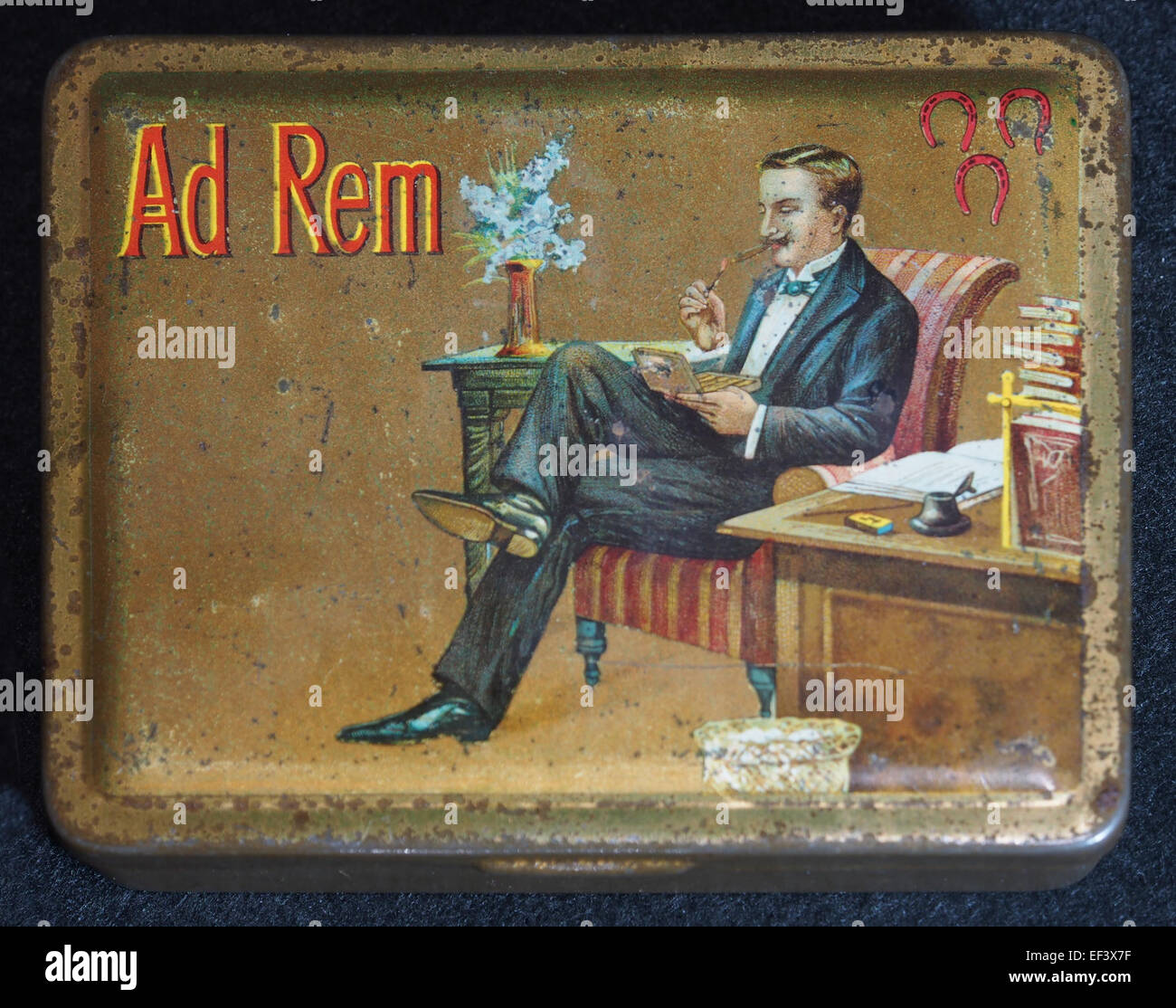 This photo shows an Ad Rem cigar tin, a vintage collectible item from the  Ad Rem brand. The tin features a detailed design and reflects the tobacco  culture of the past Stock