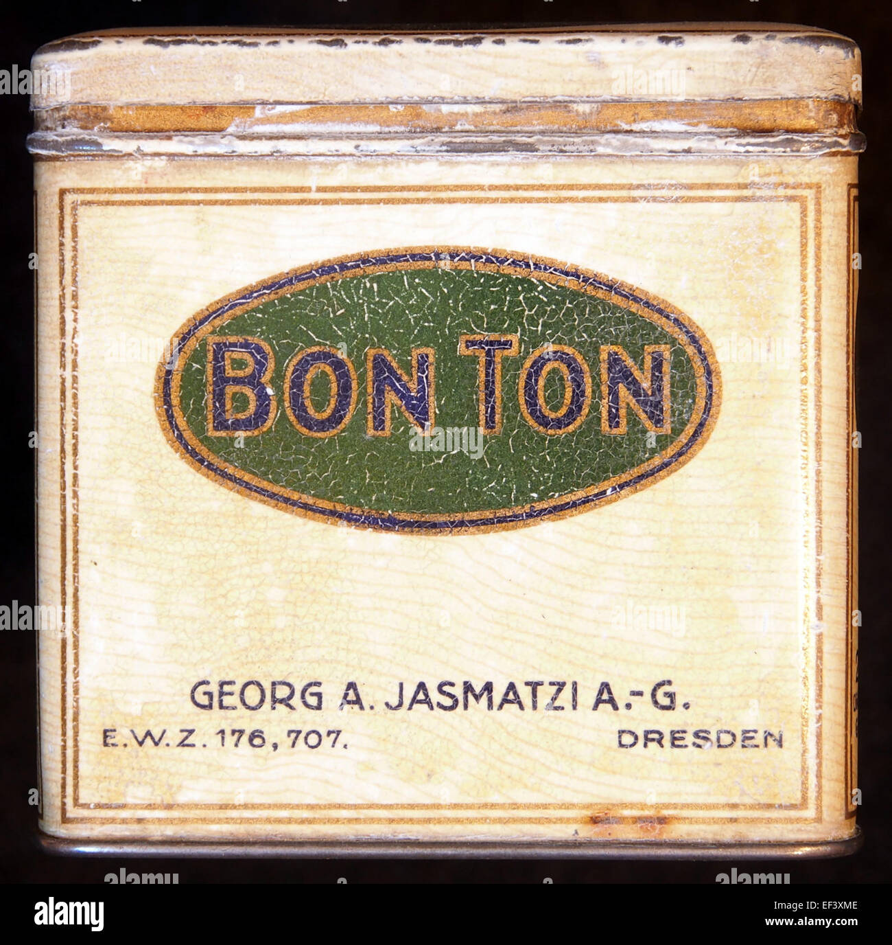 Bon Ton cigarettes tin Stock Photo - Alamy