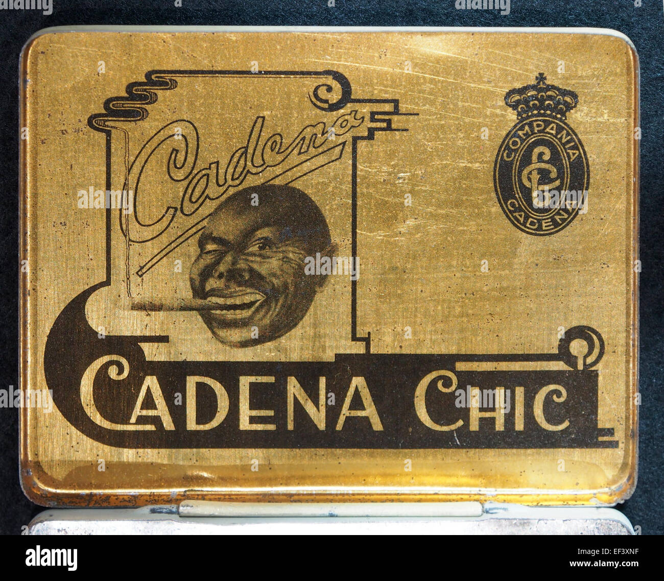 This image showcases a Cadena Chic Corona-Model tin, used for packaging tobacco or cigarettes. The tin features a classic design and is part of a collectible series of vintage packaging. Stock Photo