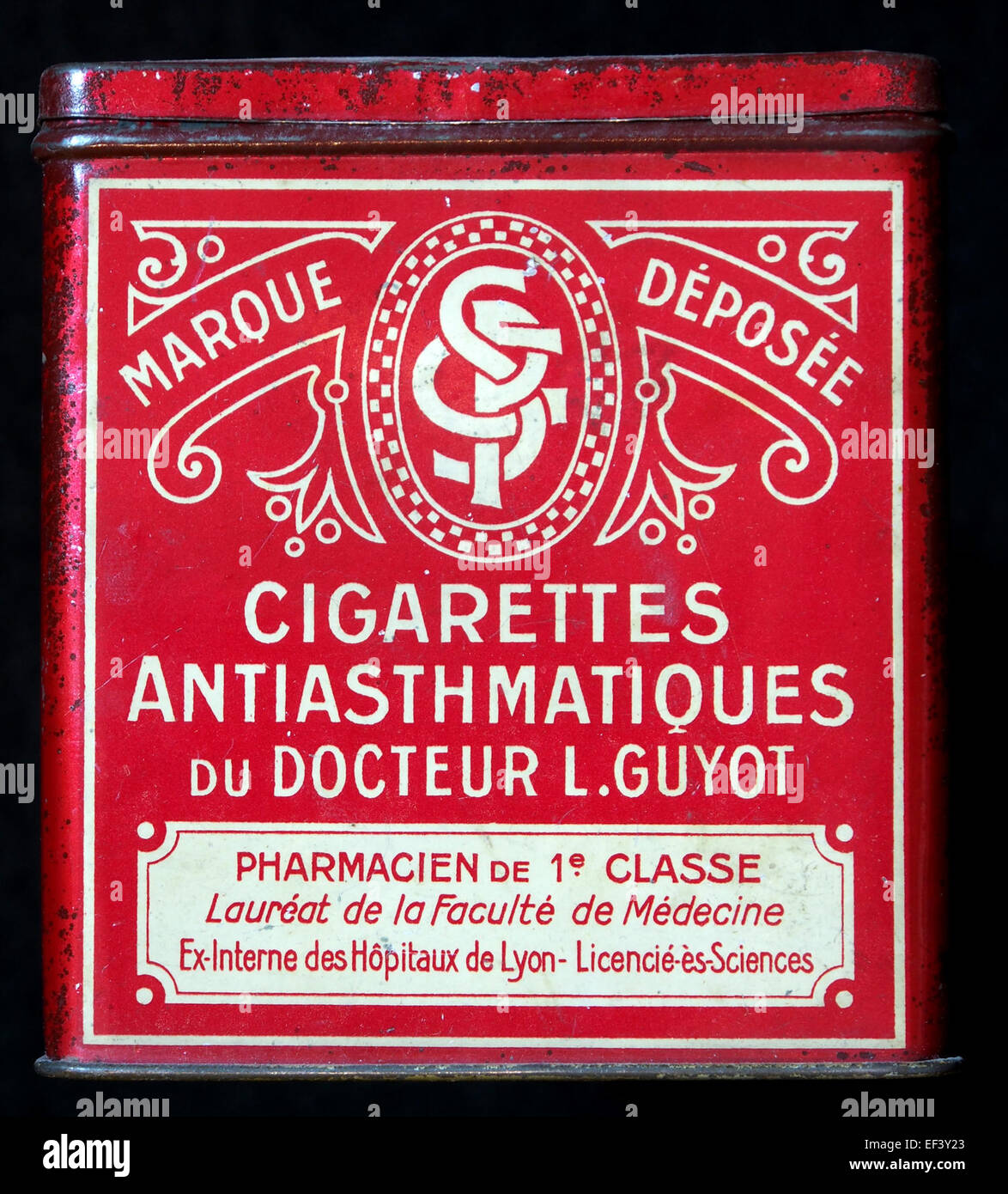 anti asthma cigarette The 'Cigarettes AntiAsthmatiques du Docteur L Guyot' tin showcases a  vintage packaging used for medicinal cigarettes intended for asthma relief.  This item reflects early 20th-century pharmaceutical marketing and  packaging practices Stock Photo -